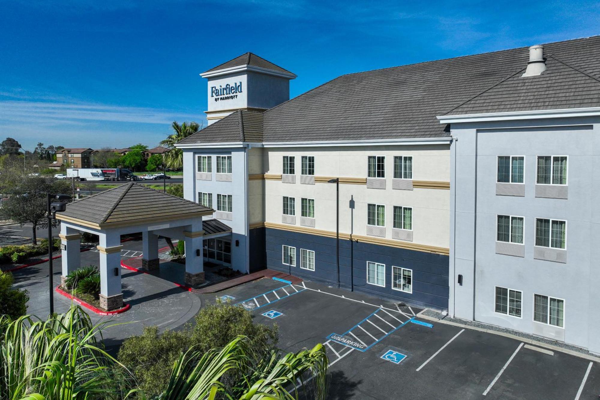 Fairfield Inn And Suites By Marriott Elk Grove Dış mekan fotoğraf